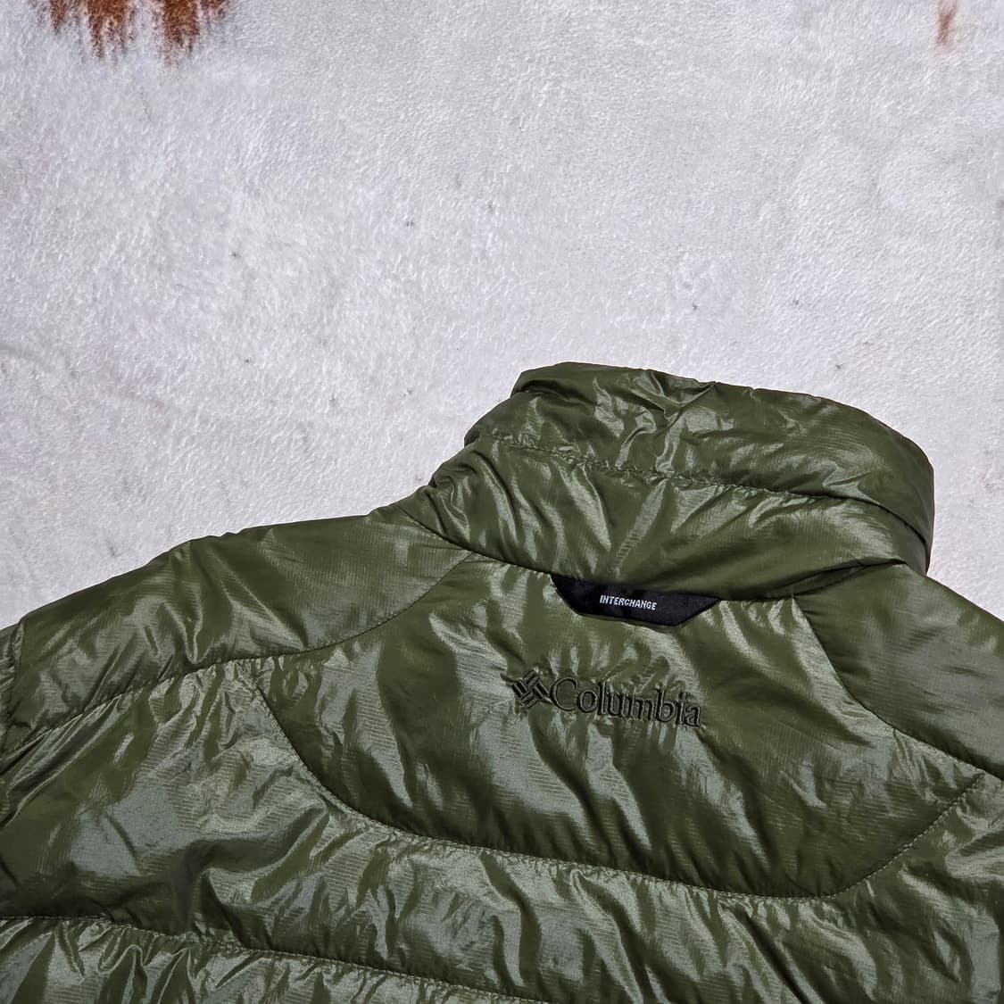 컬럼비아 투지퍼 티타늄 구스다운 경량 패딩 카키 상품이미지5