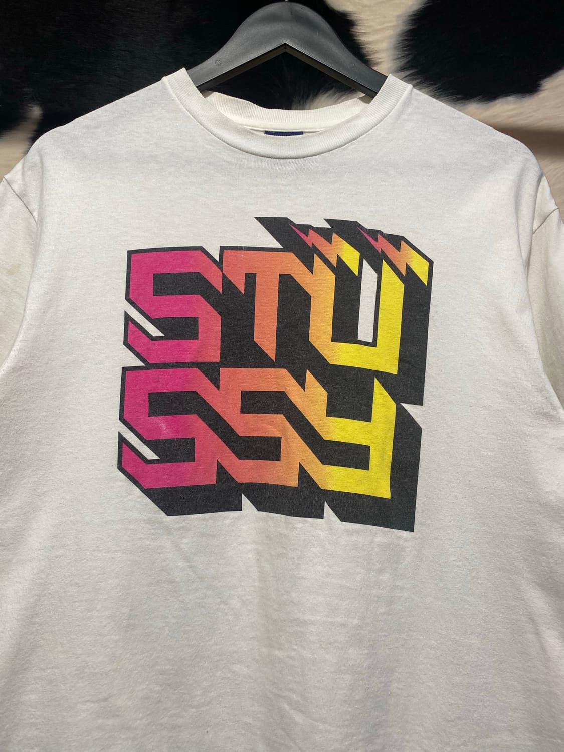 Stussy 그라데이션 레터링 반팔 티셔츠 상품이미지2