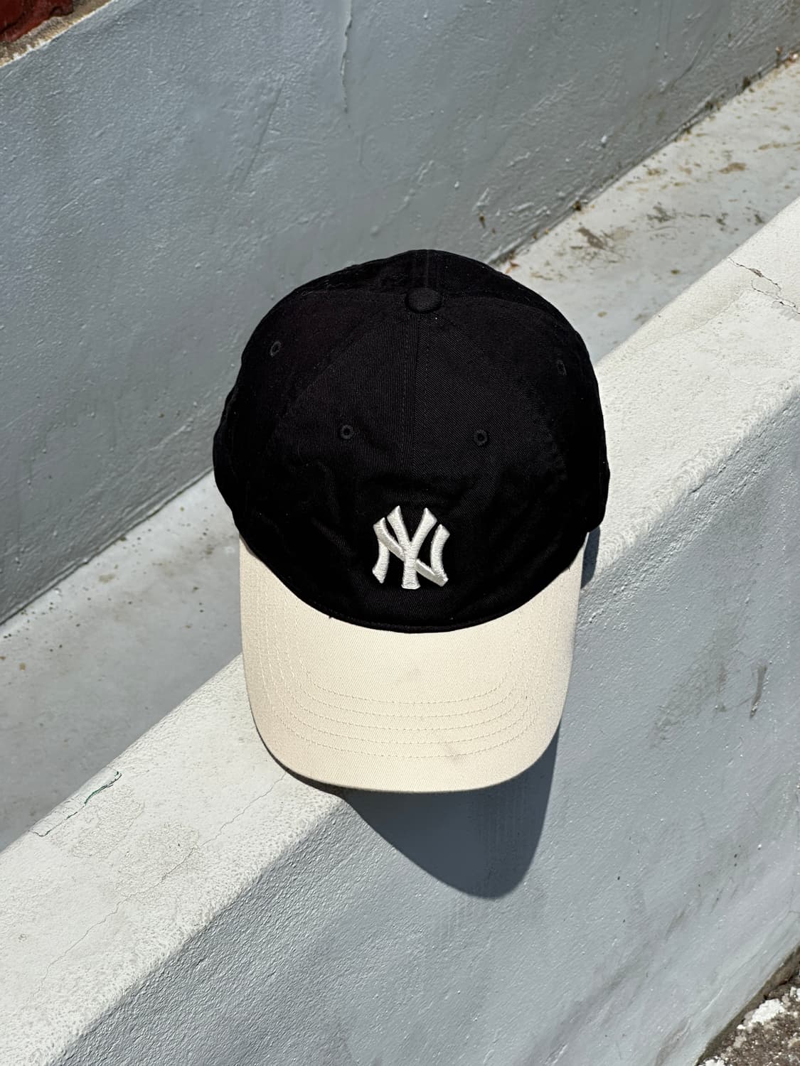 [F] MLB 엠엘비 뉴욕양키스 블랙 아이보리 볼캡 모자 상품이미지1