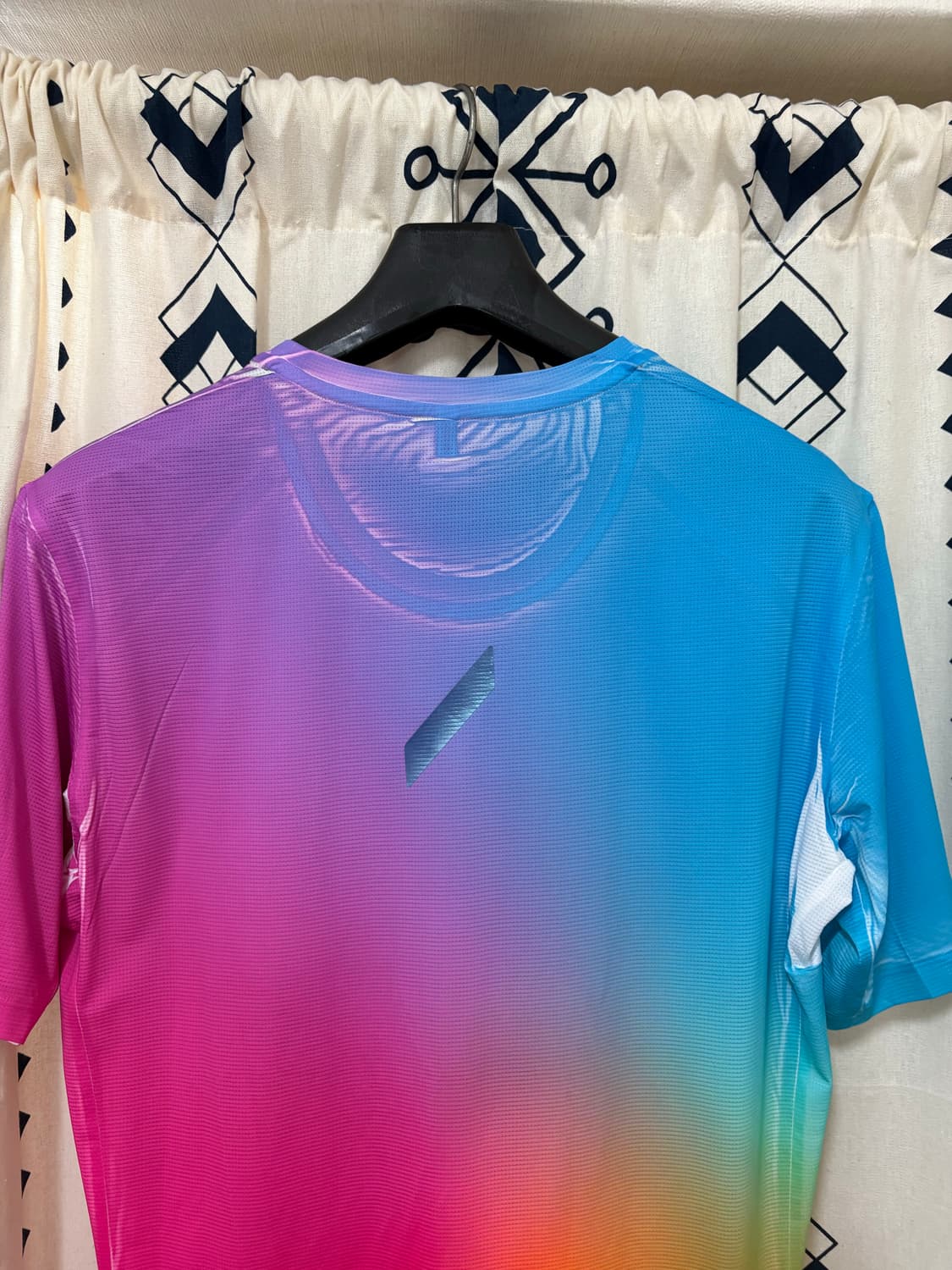 소어러닝 맨즈 프린티드 테크 티 레인보우 상품이미지6