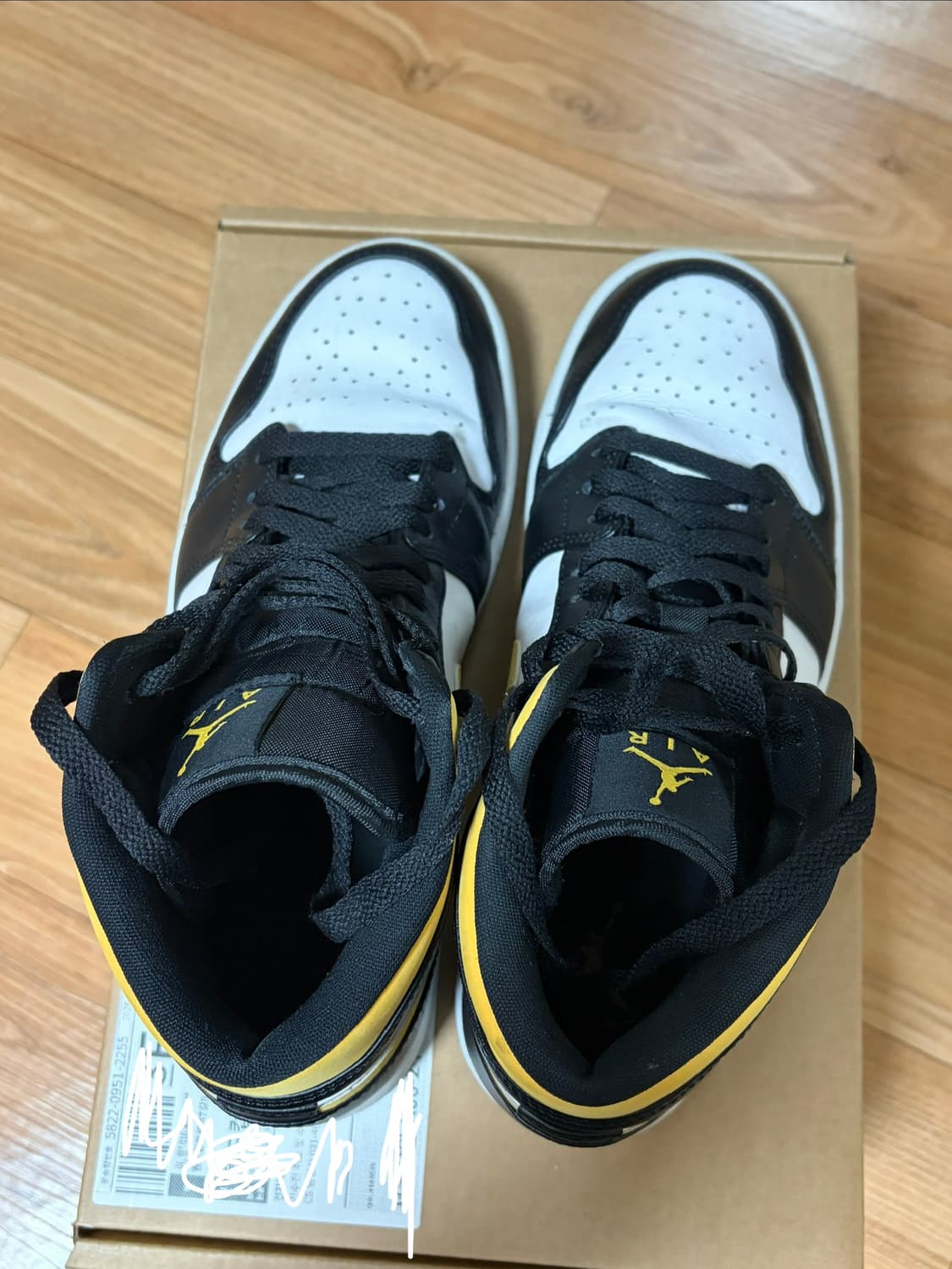 조던 1 미드 폴른 275 상품이미지3