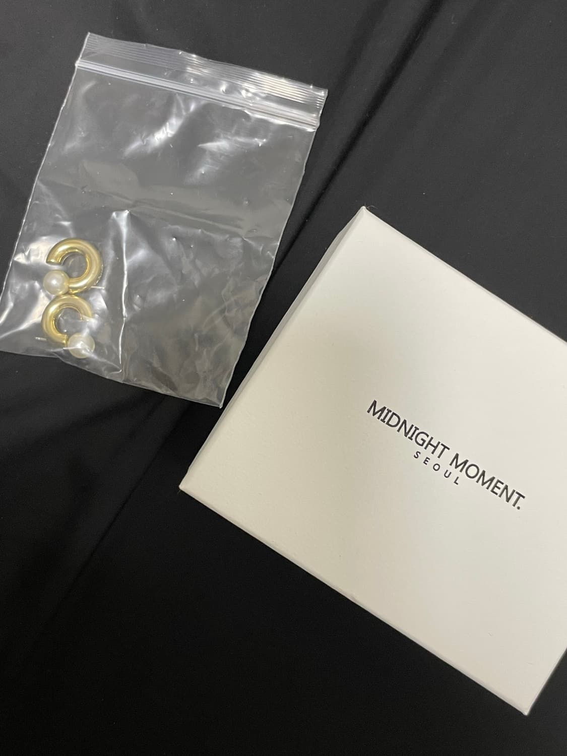 미드나잇모먼트 커브 진주 귀걸이(골드) 상품이미지9