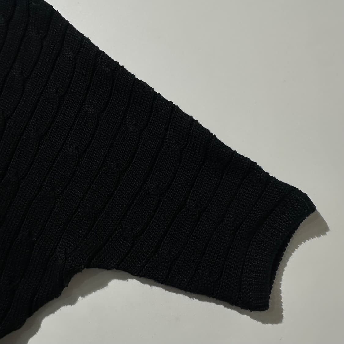 폴로 랄프로렌 케이블 V넥 니트 반팔 블랙 상품이미지5