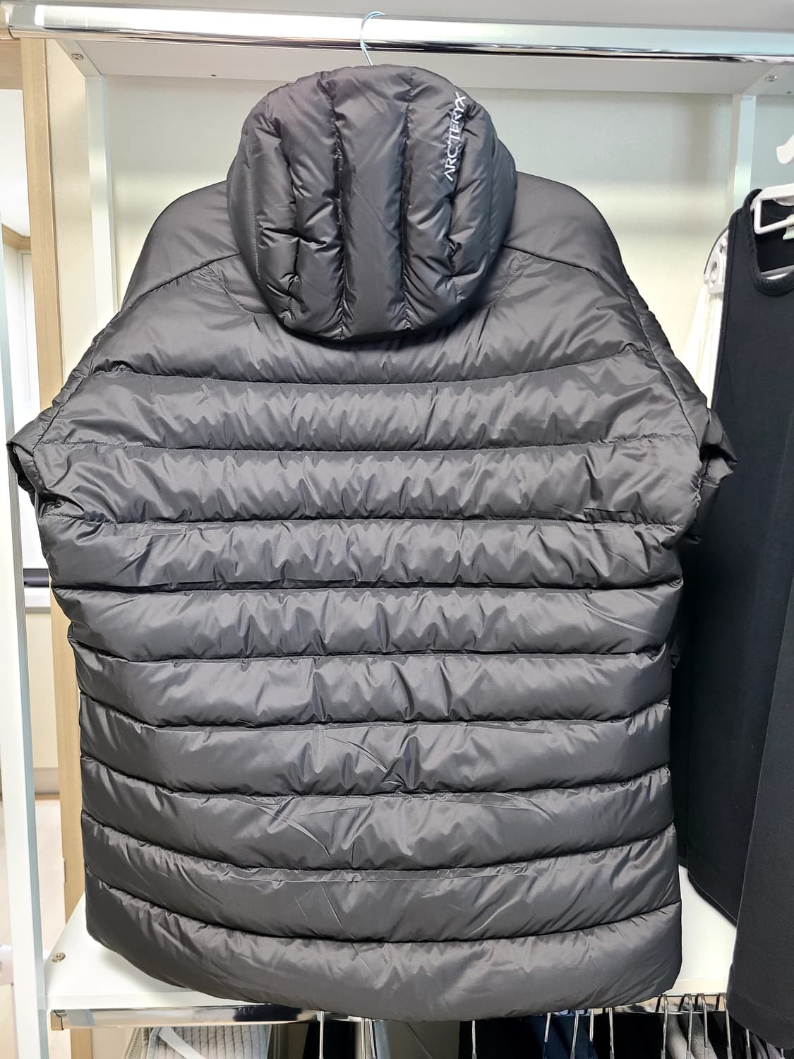 아크테릭스 세륨 블랙 L 팝니다 상품이미지2