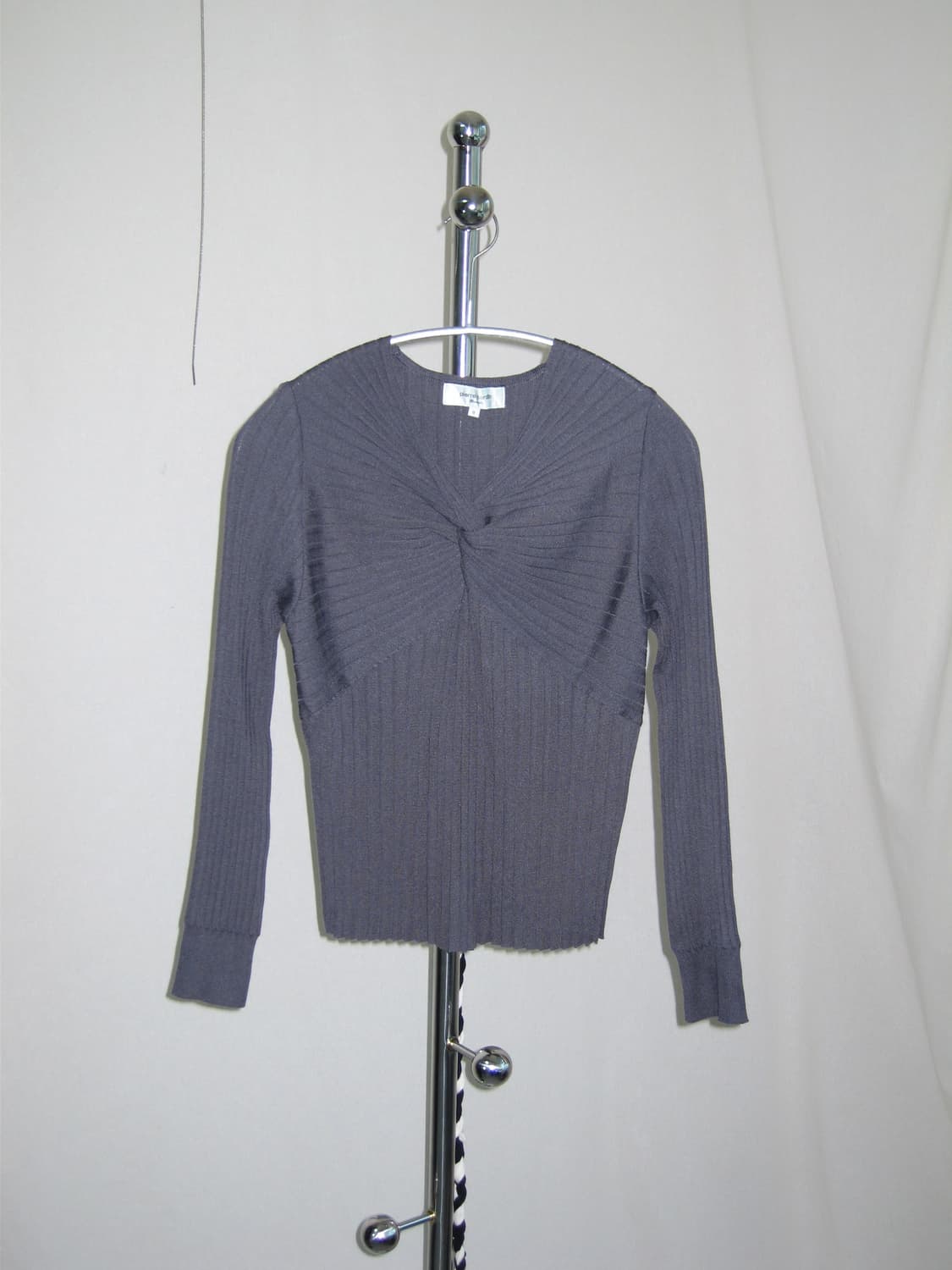 피에르 가르뎅 트위스트 플리츠 니트 탑 상품이미지2