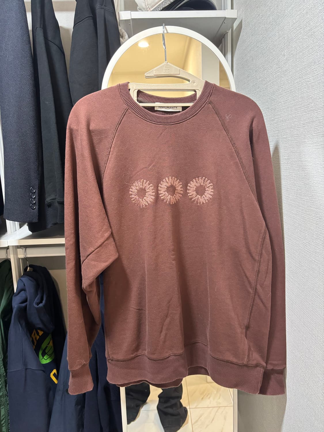 (1) 999휴머니티 브라운 맨투맨 상품이미지1