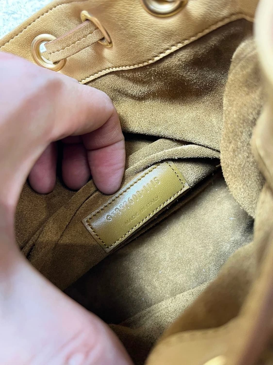 생로랑 스웨이드 엠마누엘 프린지 버킷 크로스백 A1749 상품이미지9