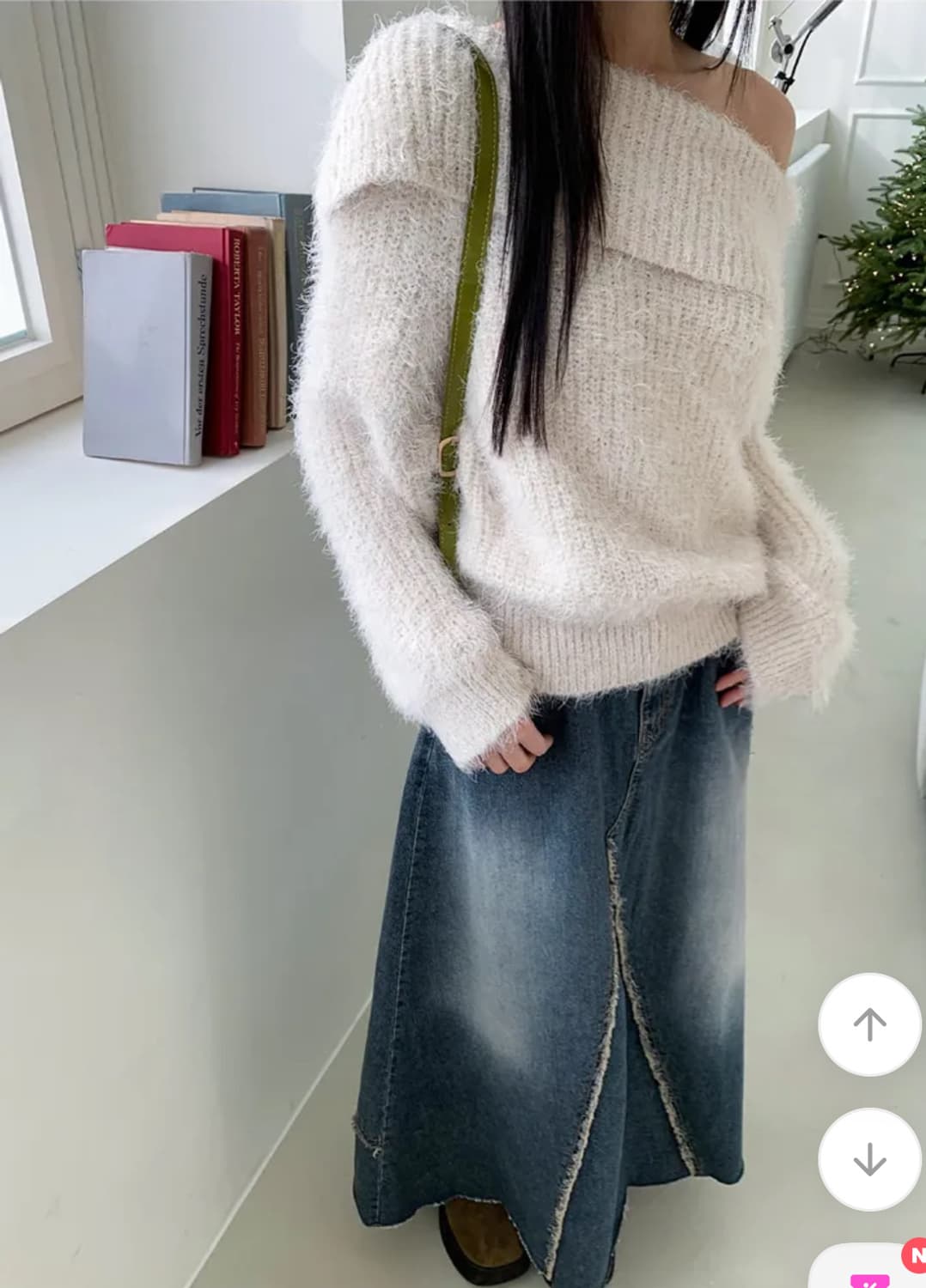 폼폼이 오프숄더 루즈핏 니트 상품이미지3