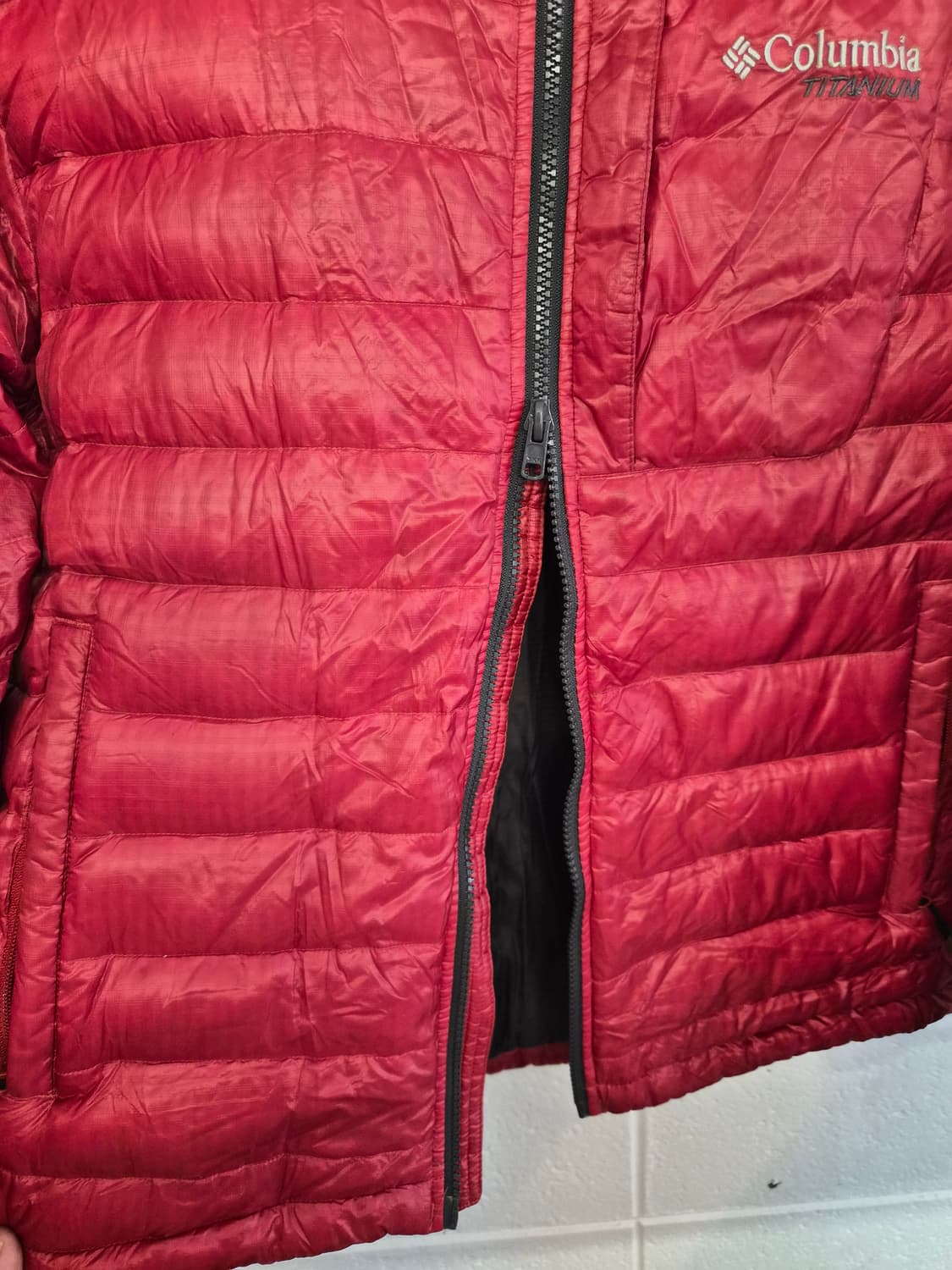 L) 컬럼비아 PERTEX 구스다운 경량패딩 팝니다 상품이미지4