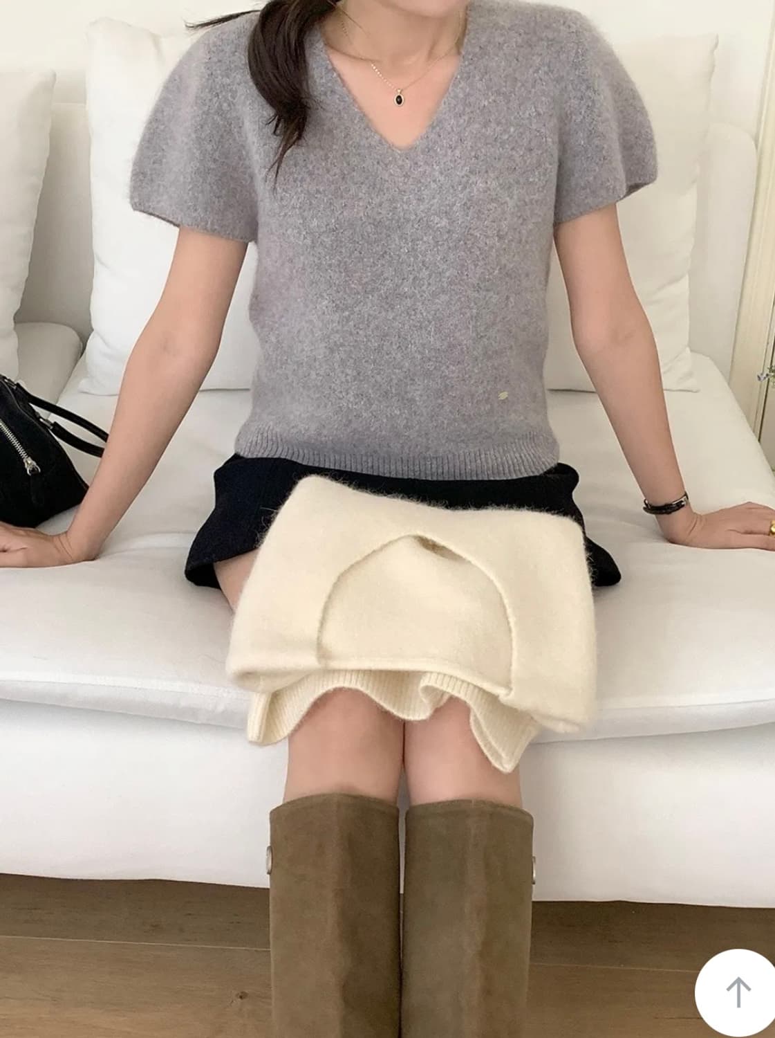 레브인 소엘리 앙고라 브이넥 반팔니트 상품이미지3