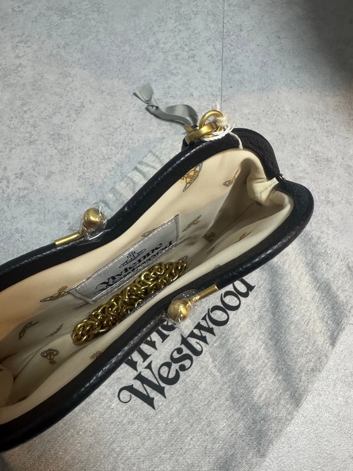 비비안웨스트우드 벨 하트 프레임 퍼스 백 상품이미지2