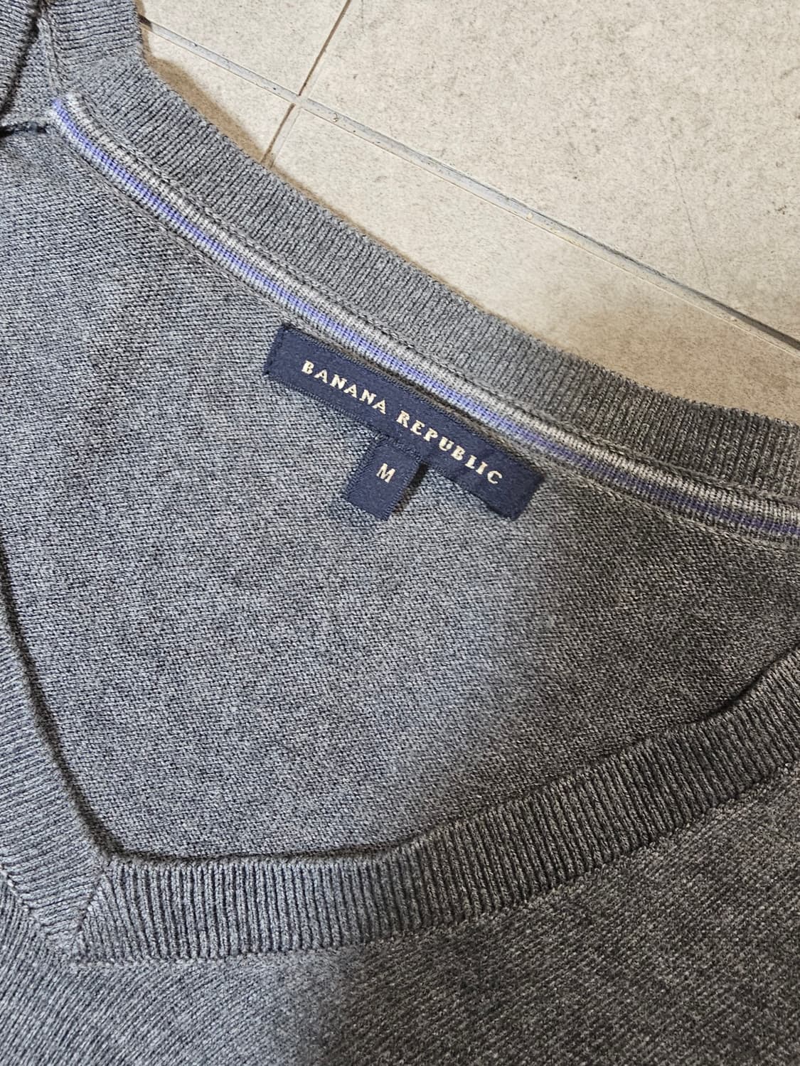 바나나리퍼블릭 V넥 그레이 니트 M 상품이미지2