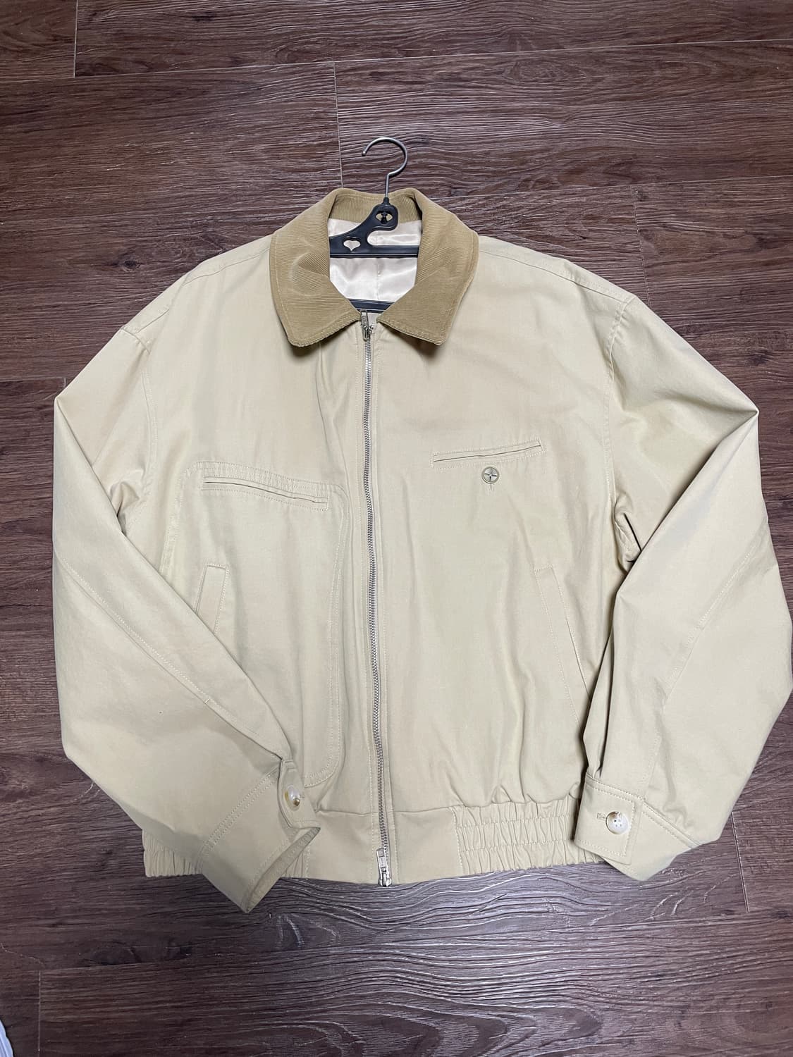 인템포무드 루프 포켓 워크 재킷_샌드베이지 상품이미지3