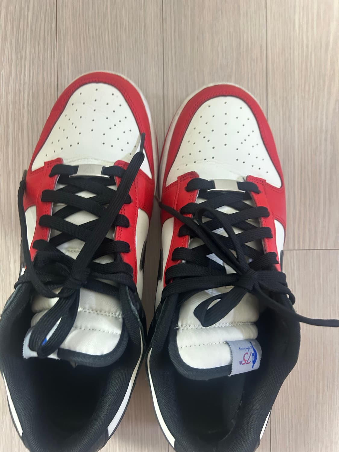 나이키 x NBA 덩크 로우 레트로 EMB 블랙 앤 칠리 레드 상품이미지4