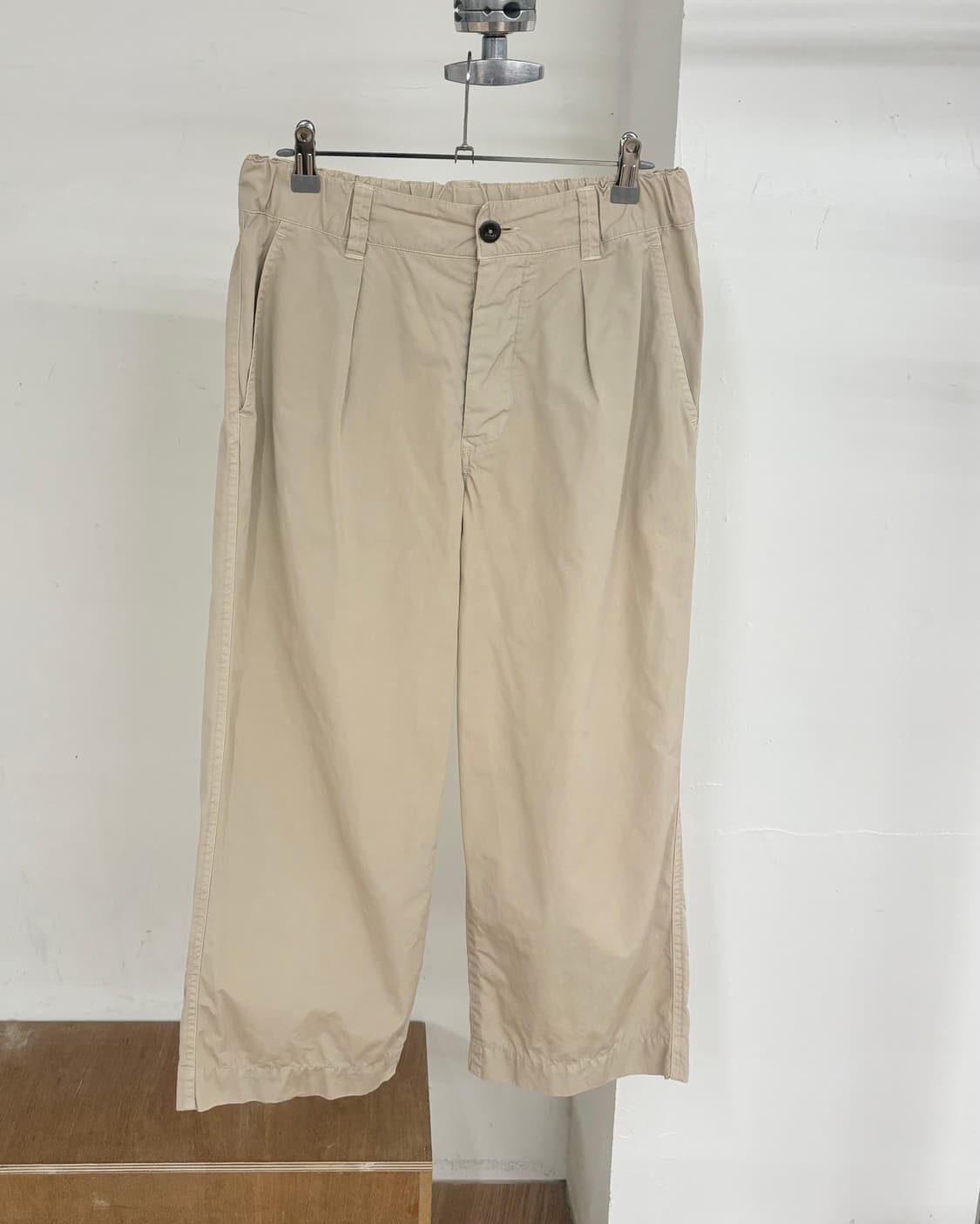 마가렛호웰 베이지 와이드 턱 치노 팬츠 상품이미지1