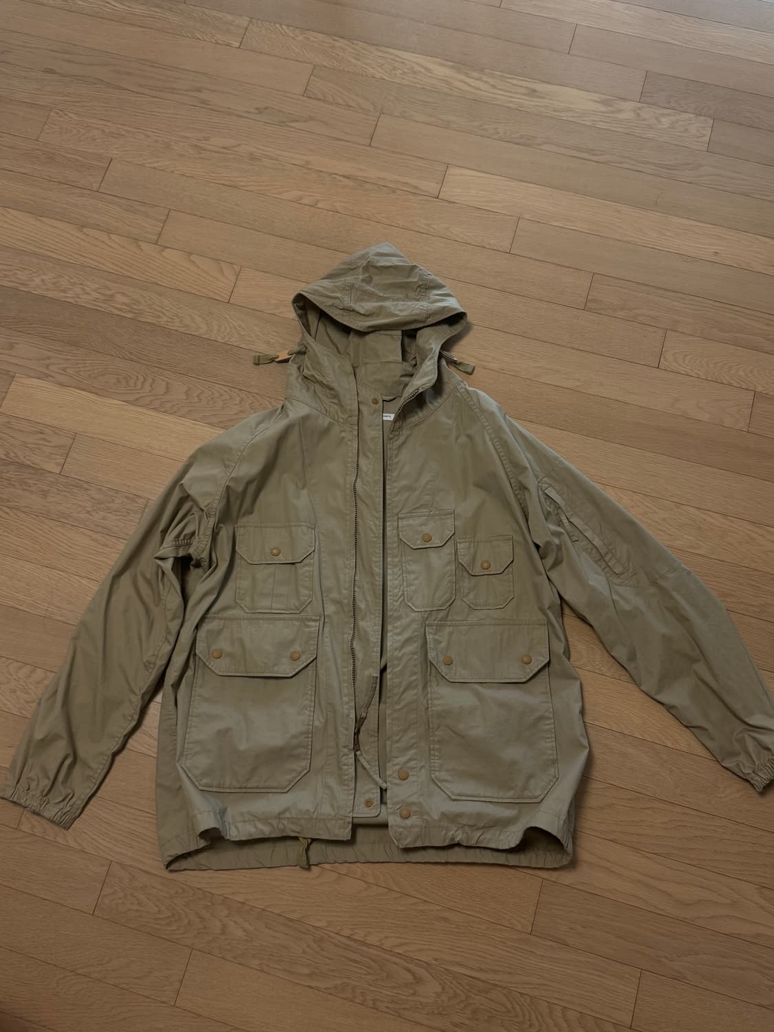 엔지니어드가먼츠  아틀란틱 m 카키 컬러 판매합니다 상품이미지1