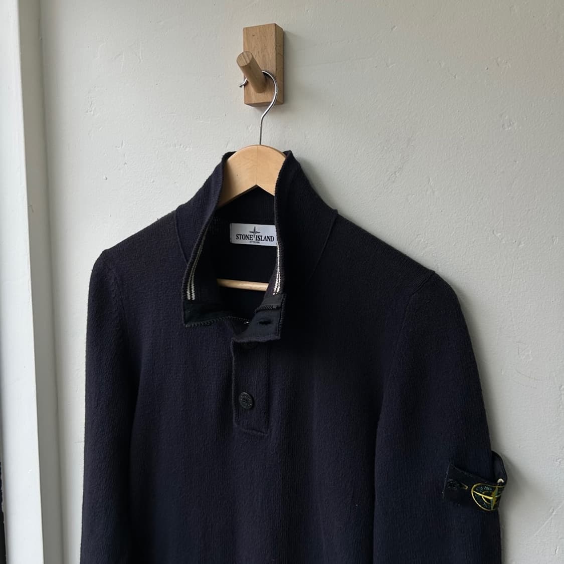 16448 - 스톤아일랜드 와펜 하프 니트 상품이미지1