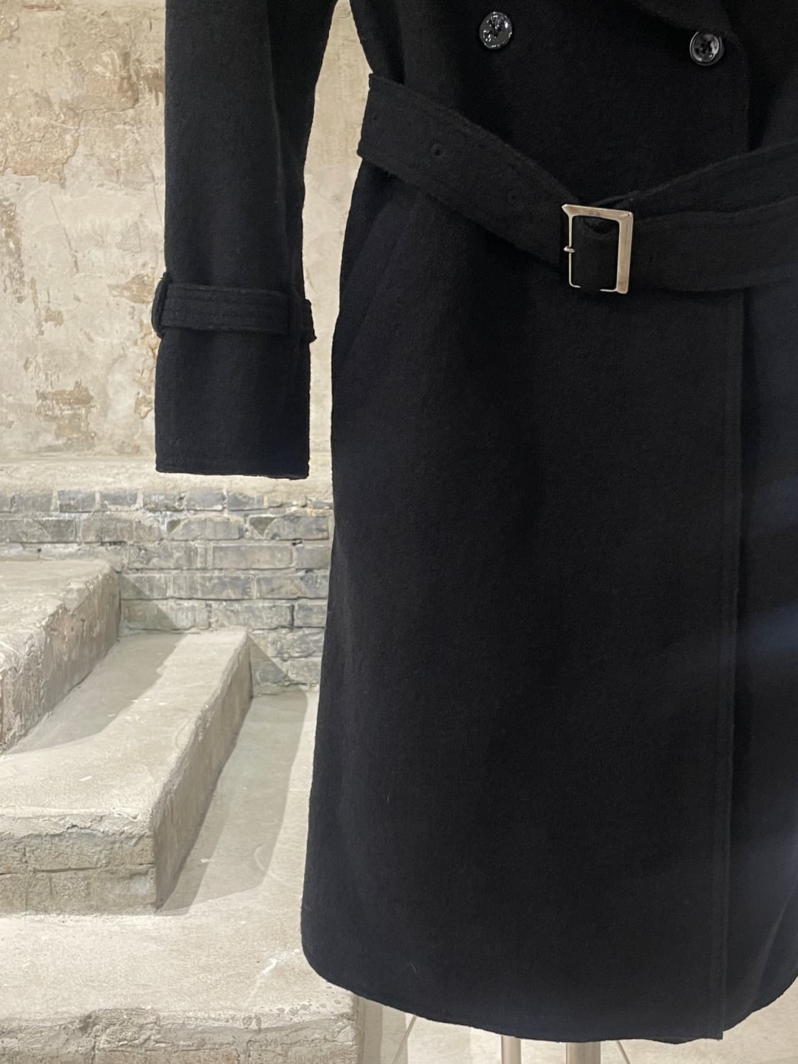아르마니 꼴레지오니 블랙 드레이프 벨티드 울 코트 상품이미지4