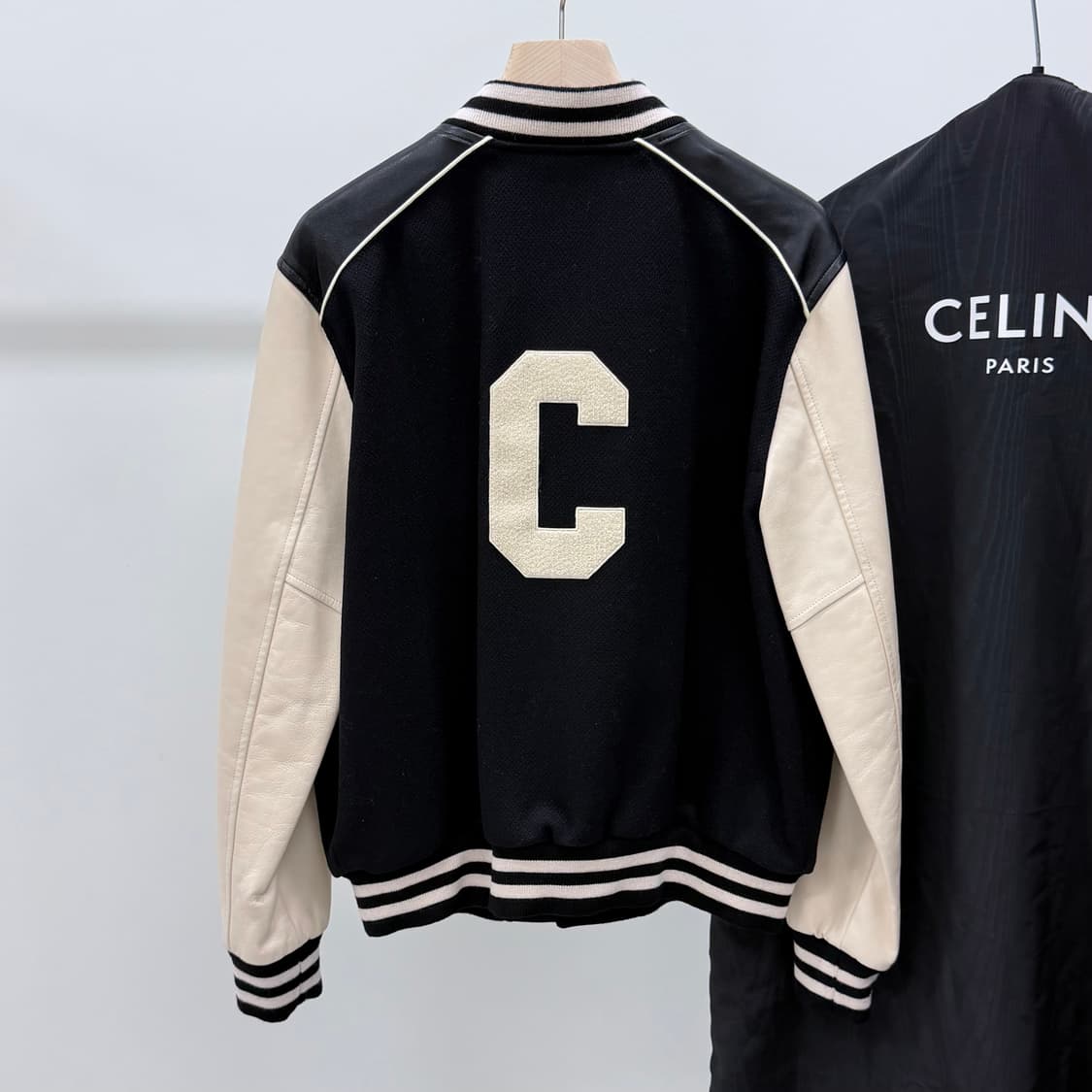 [S+급/50] 셀린느 C로고 테디 바시티 자켓 블랙 상품이미지4