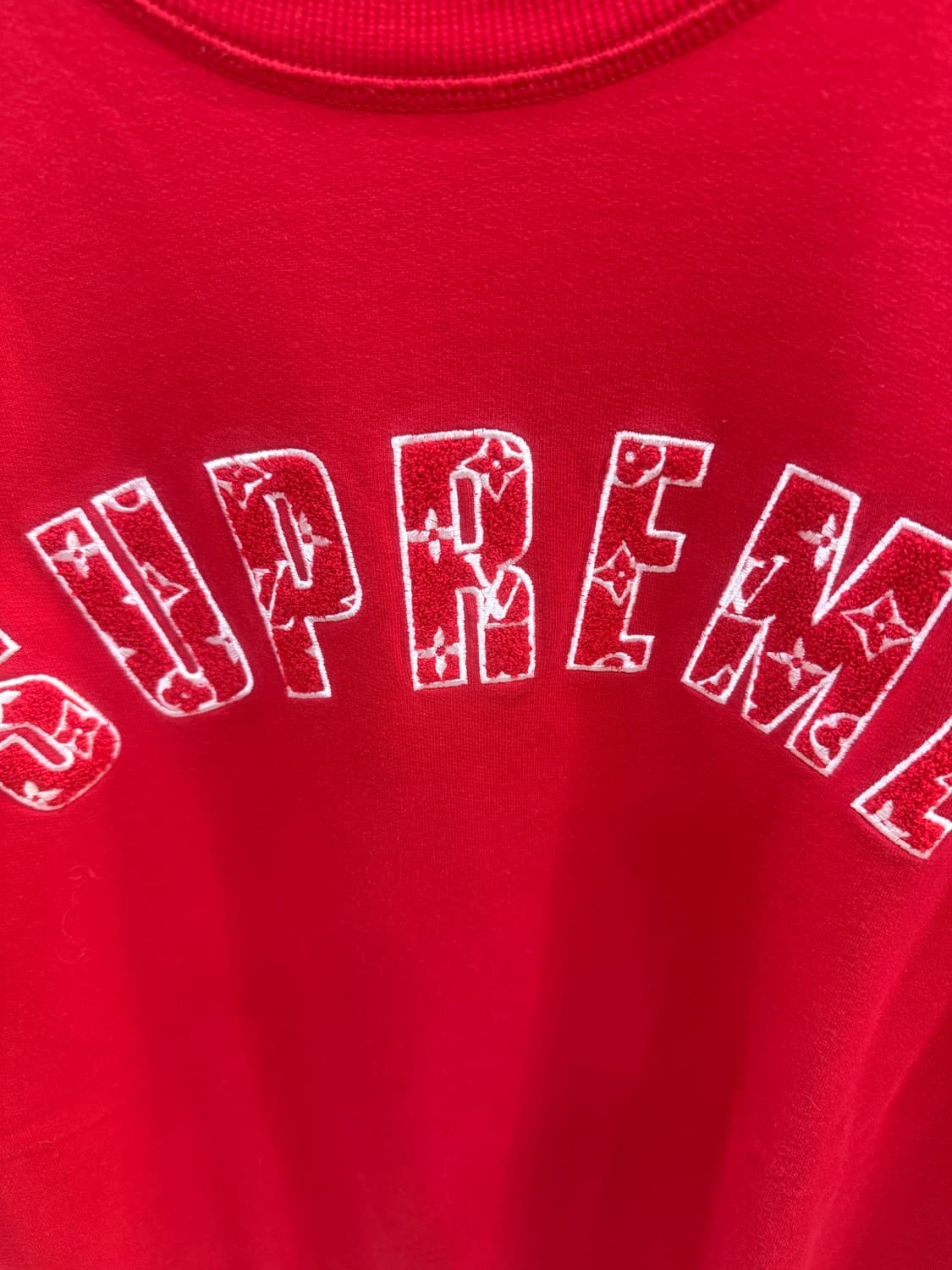 100 정품 루이비통 +슈프림 한정판 맨투맨 팝니다 상품이미지2