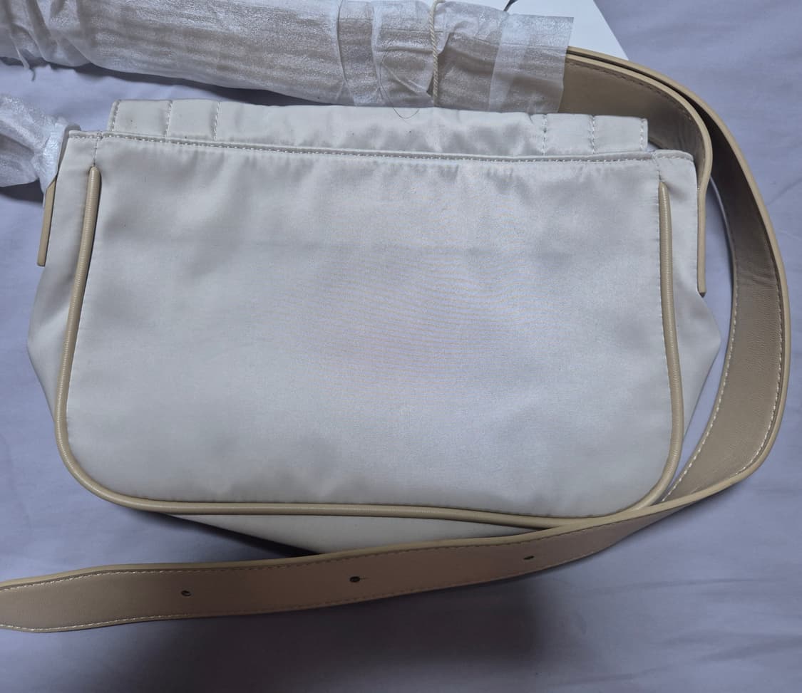 (새상품) 마뗑킴 미니 버클백 화이트 상품이미지3