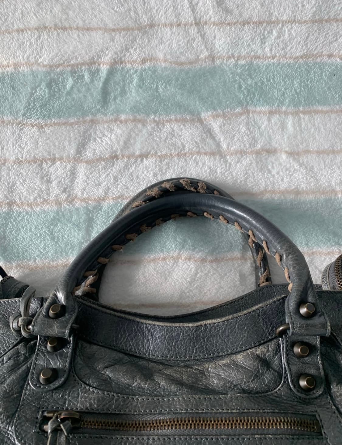 발렌시아가 클래식 시티 벨로백 볼케닉 락 상품이미지7