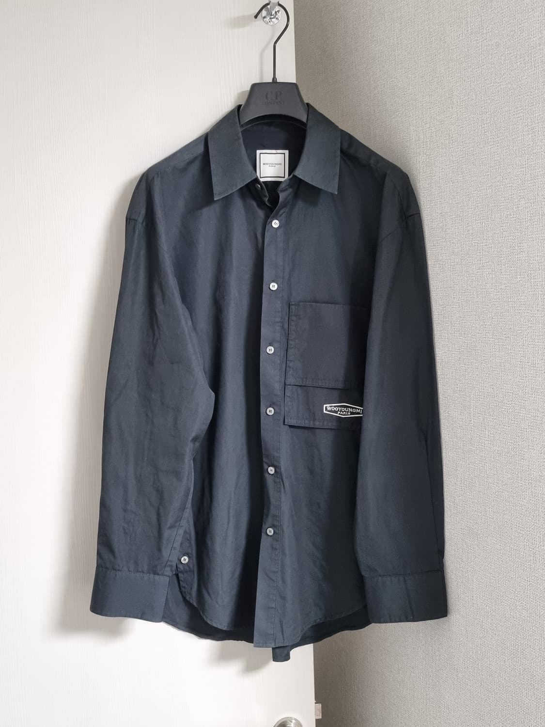 우영미 백로고 셔츠 상품이미지1