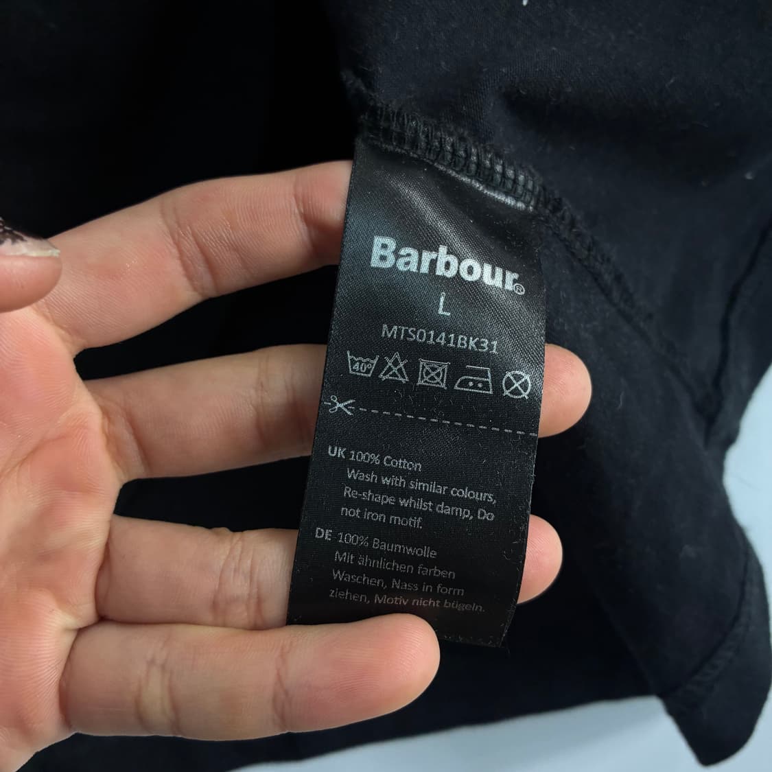 Barbour  바버 인터네셔널 에센셜 스몰로고 블랙 반팔 티셔츠  Pr 상품이미지4