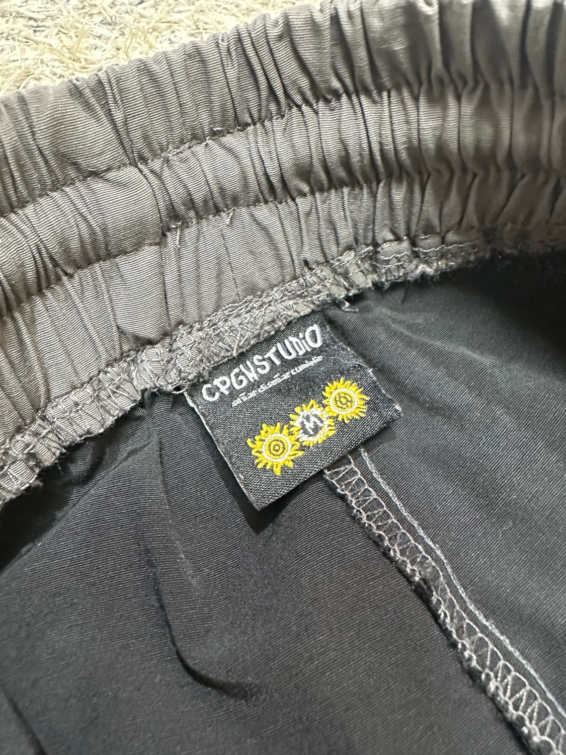 꼼파뇨 라운드 절개 다트 나일론 팬츠 블랙 상품이미지6