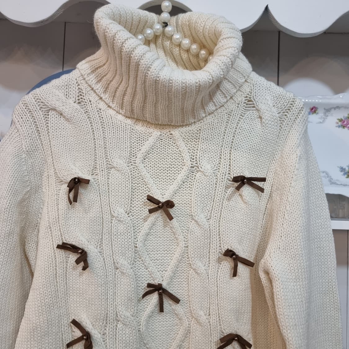 갤러리 비스콘티 GALLERY VISCONTI 리본 케이블 터틀넥 니트 상품이미지3