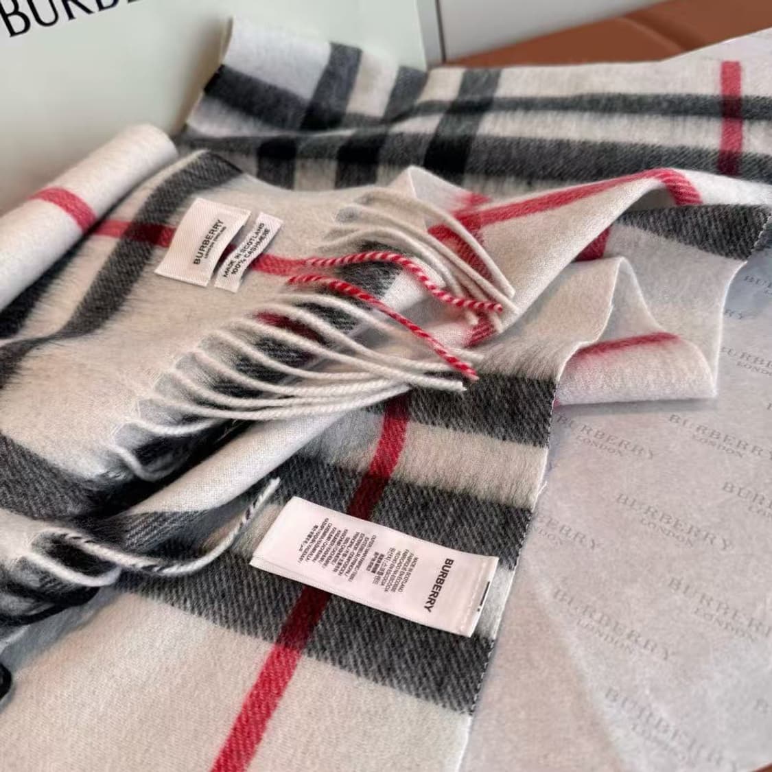 버버리숙녀 리버서블 스카프
 상품이미지3