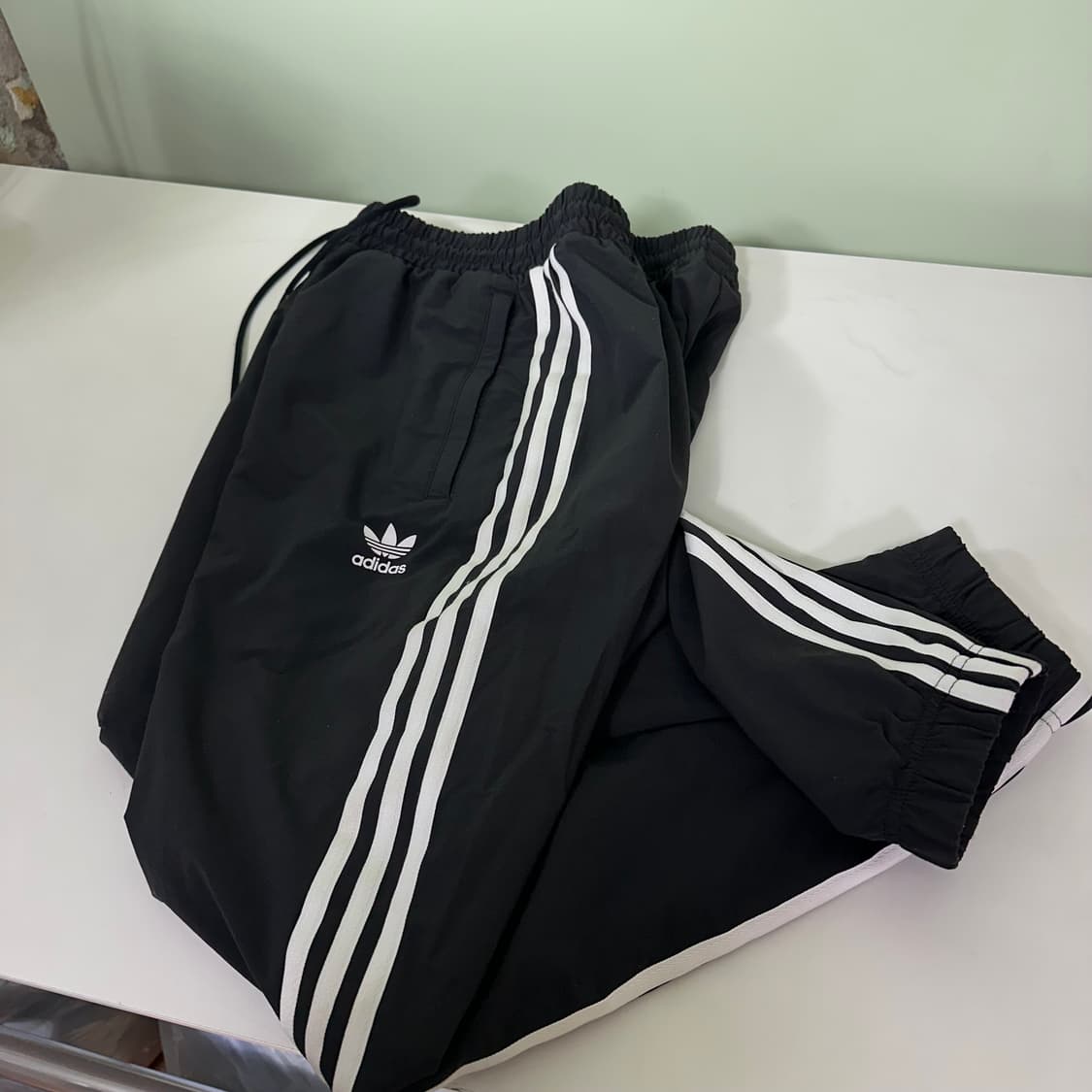 S 아디다스오리지날 레귤러핏 블랙 3스트라이프 바막재질 나일론팬츠 상품이미지1