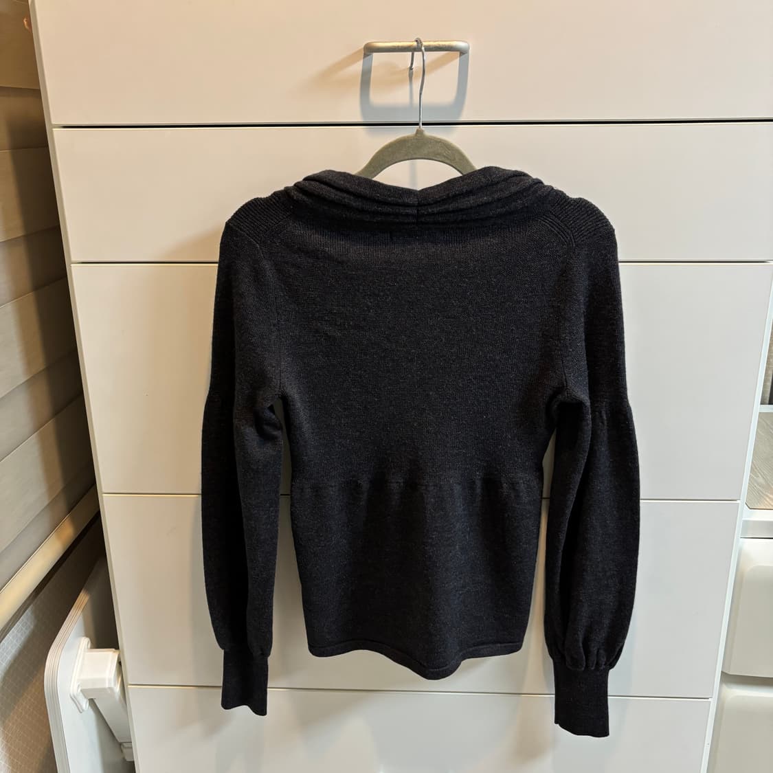 LAUTREAMONT 양모 100% 그레이 브이넥니트 상품이미지4