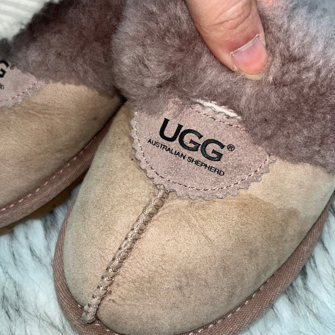 어그 핑크브라운 퍼 클로그 상품이미지3