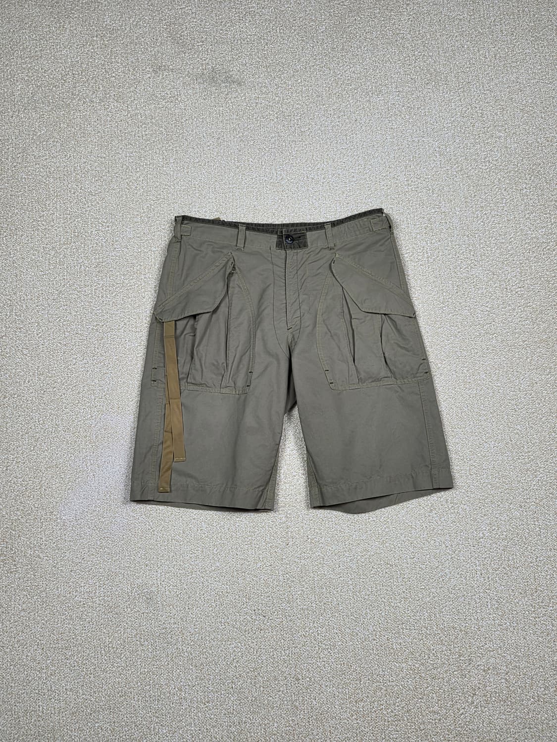 [스톤아일랜드] 코튼 나일론 유틸리티 카고 하프 팬츠 | S00148 상품이미지1