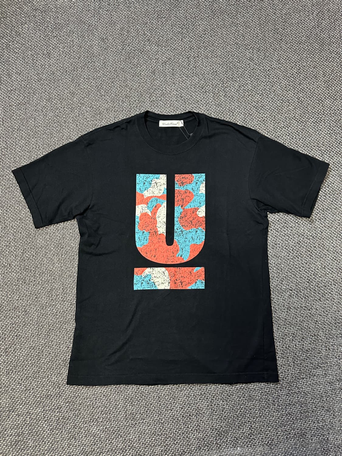 언더커버 U 로고 티셔츠 블랙 상품이미지2