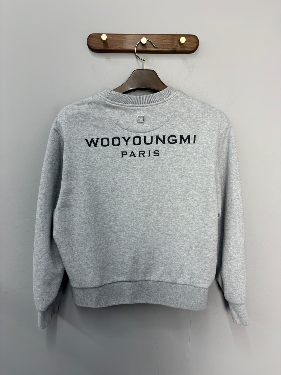 우영미 23FW 백로고 그레이 스웨트 셔츠 A3678 상품이미지4