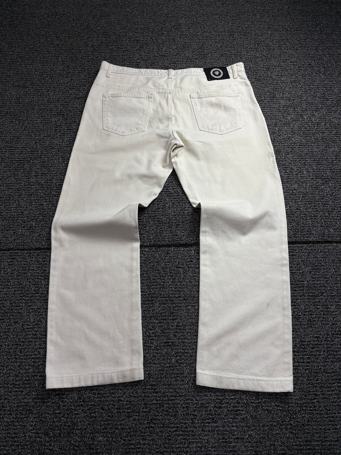 90s 베르사체 메두사 가죽 패치로고 화이트 데님 팬츠 1857 상품이미지4