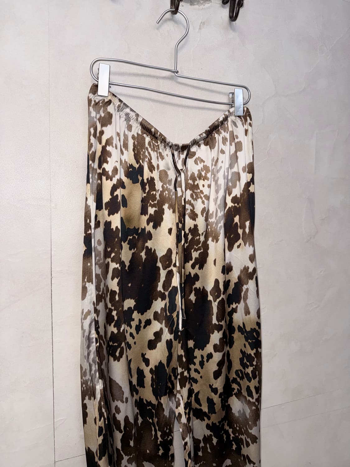 &OtherStories dalmatian satin wide pants 상품이미지3