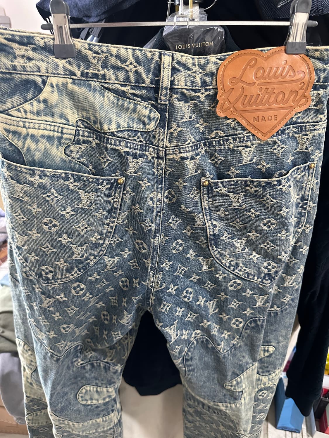 [31] 루이비통 니고 모노그램 데님 팬츠 상품이미지4