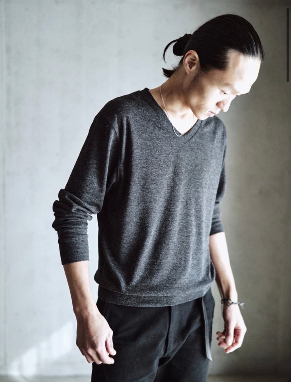 [2] 모노프리베 브이넥 슬리브 차콜 상품이미지1