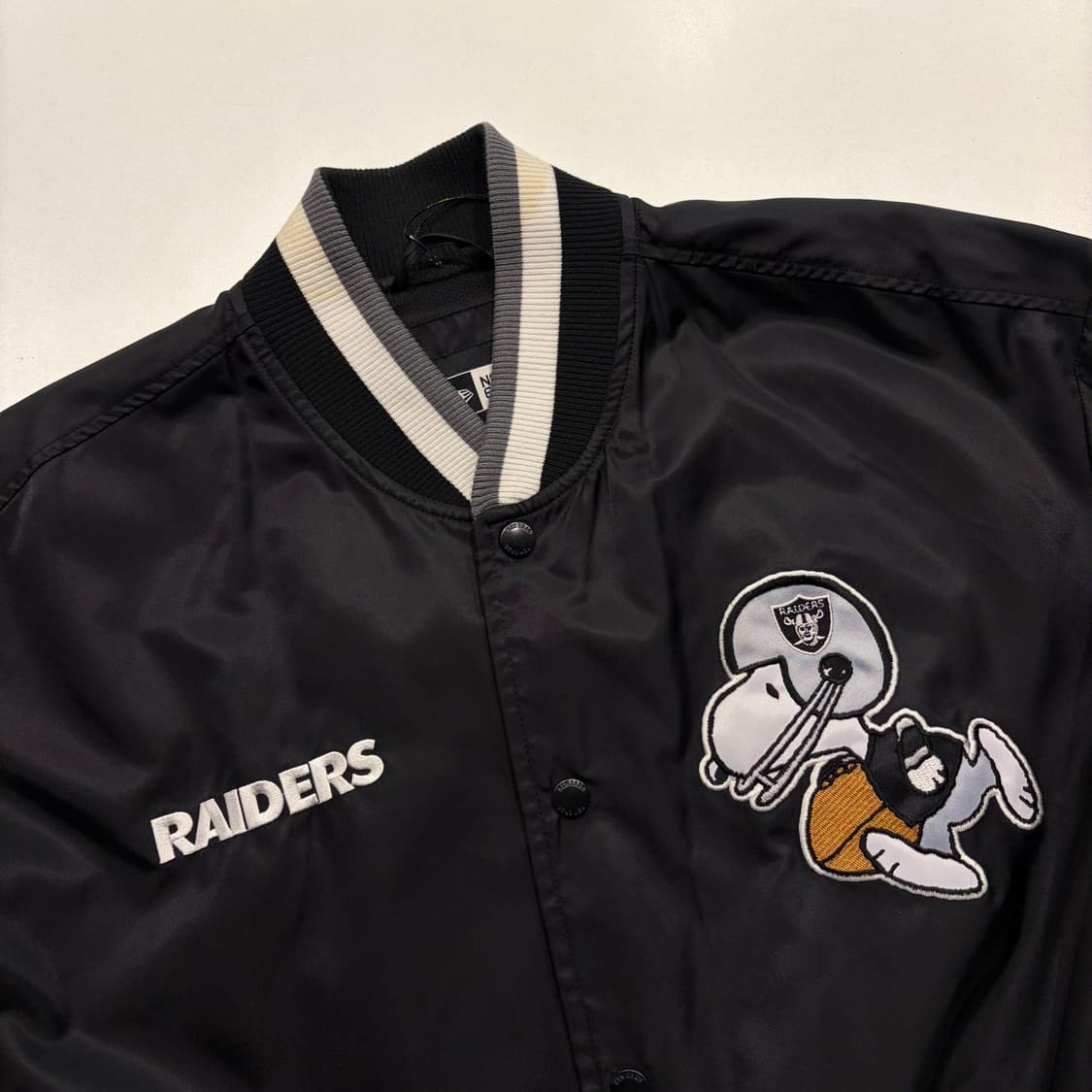 [110] 뉴에라 NFL 레이더스 스누피 블랙 스타디움 자켓 C397 상품이미지3