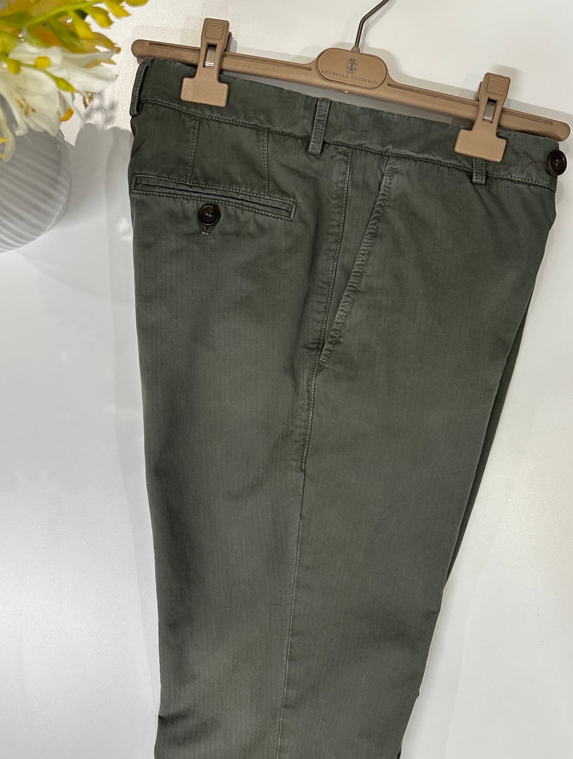 브루넬로 쿠치넬리 그린 카키 치노 팬츠 상품이미지1