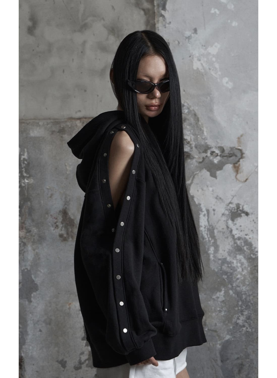 (4/12까지 판매)제뉴즈 스터드 사이드 버튼 후디 상품이미지1