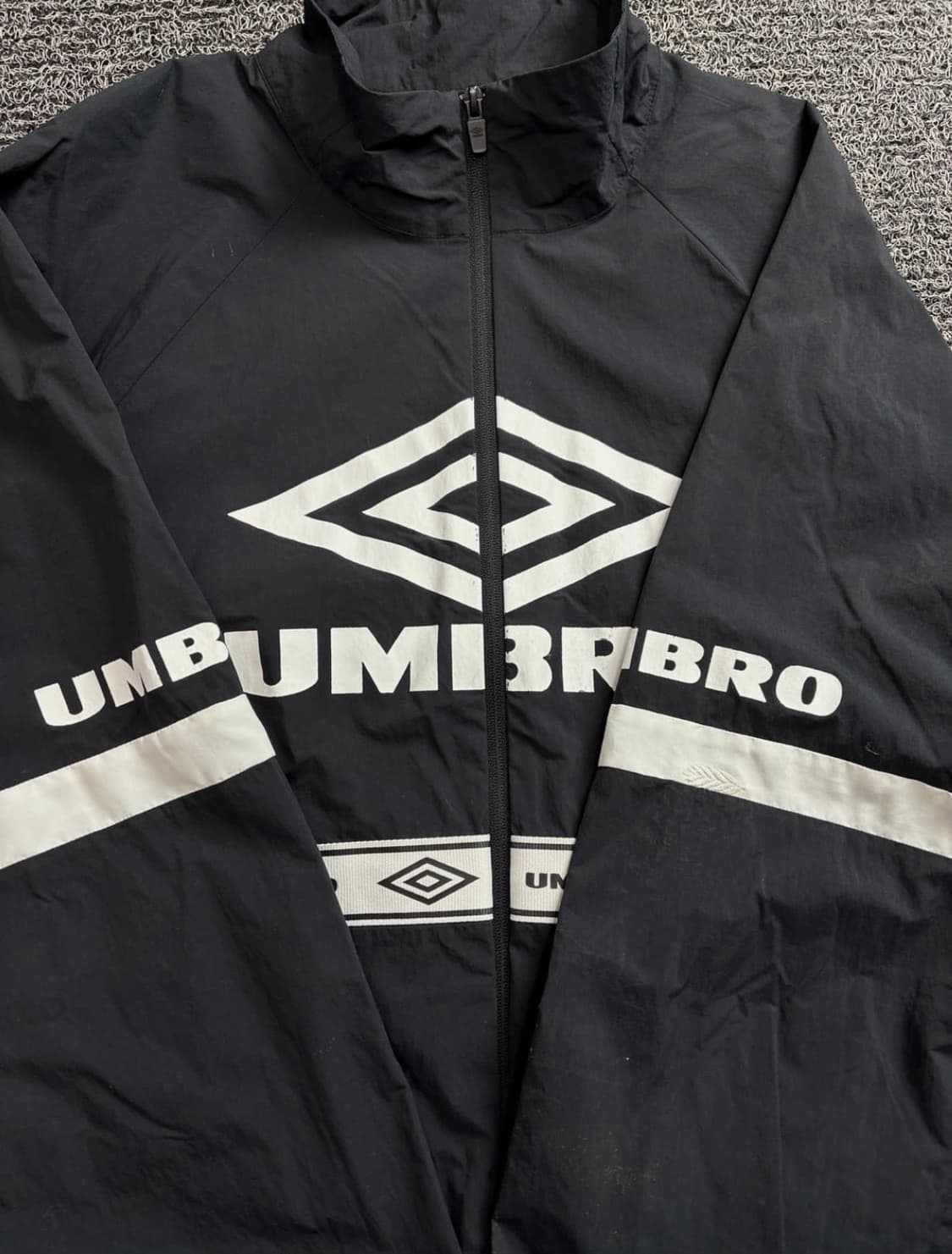 엄브로 멀티 빅로고 올드스쿨 바람막이 자켓 3631 상품이미지3