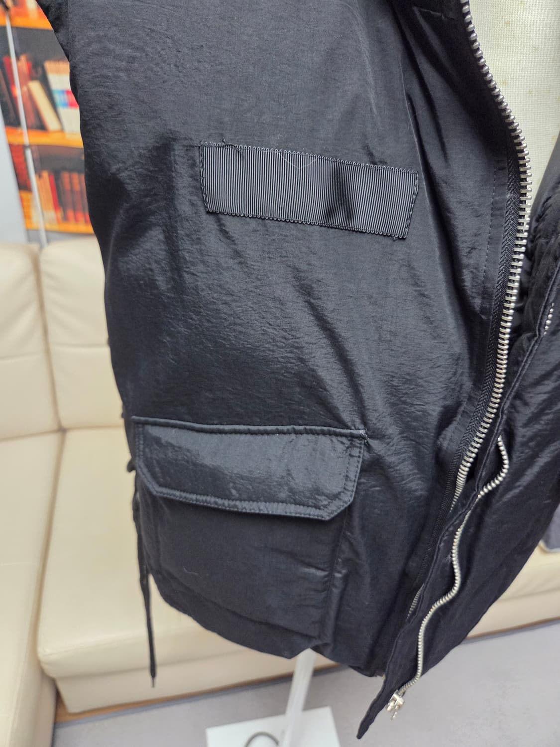 사이드 끈 디테일 패딩 조끼 상품이미지2