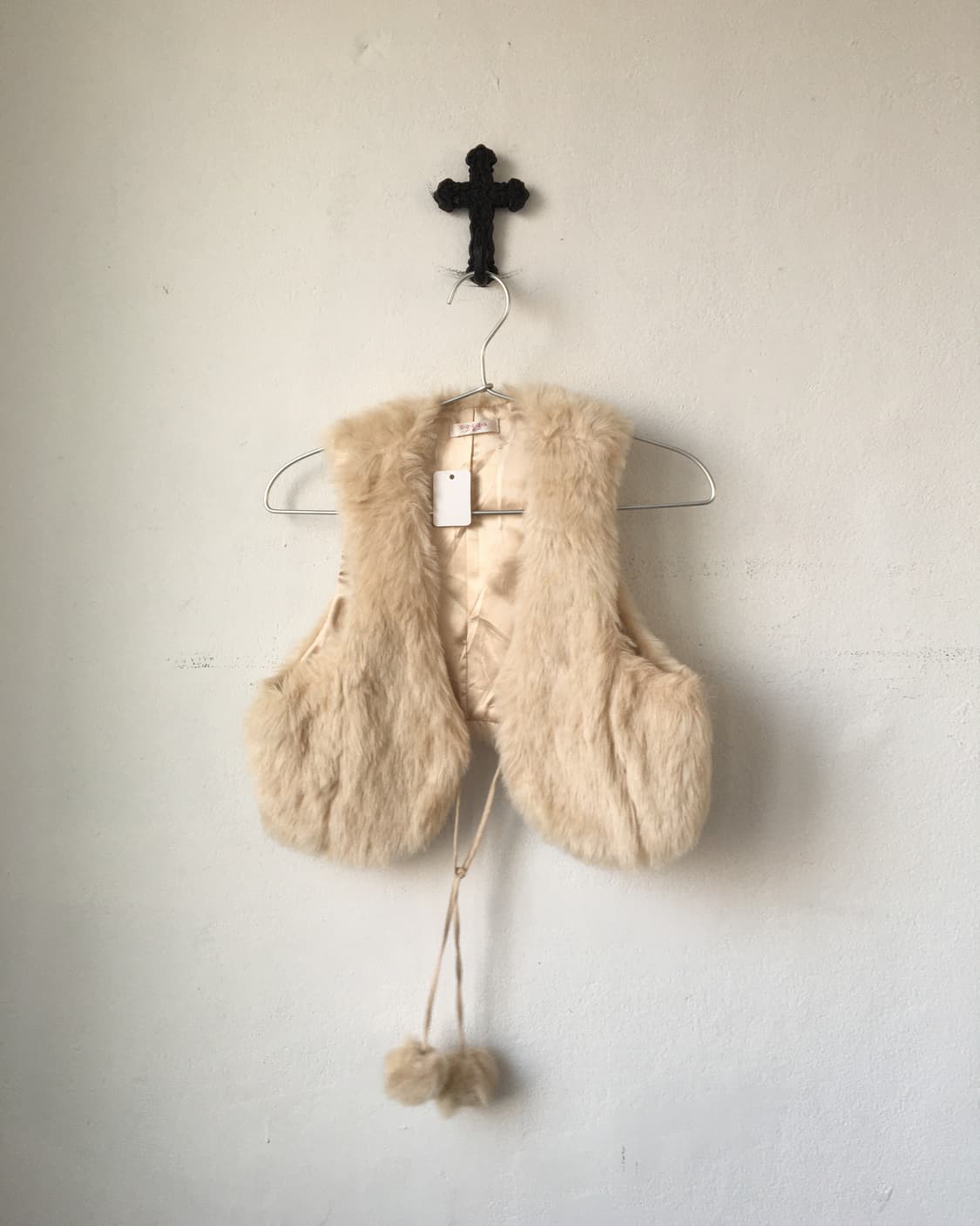Pom pom fake fur vest 상품이미지1