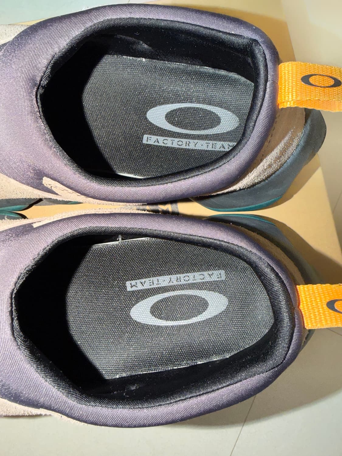 오클리 팩토리팀 브레인데드 스웨이드 상품이미지2