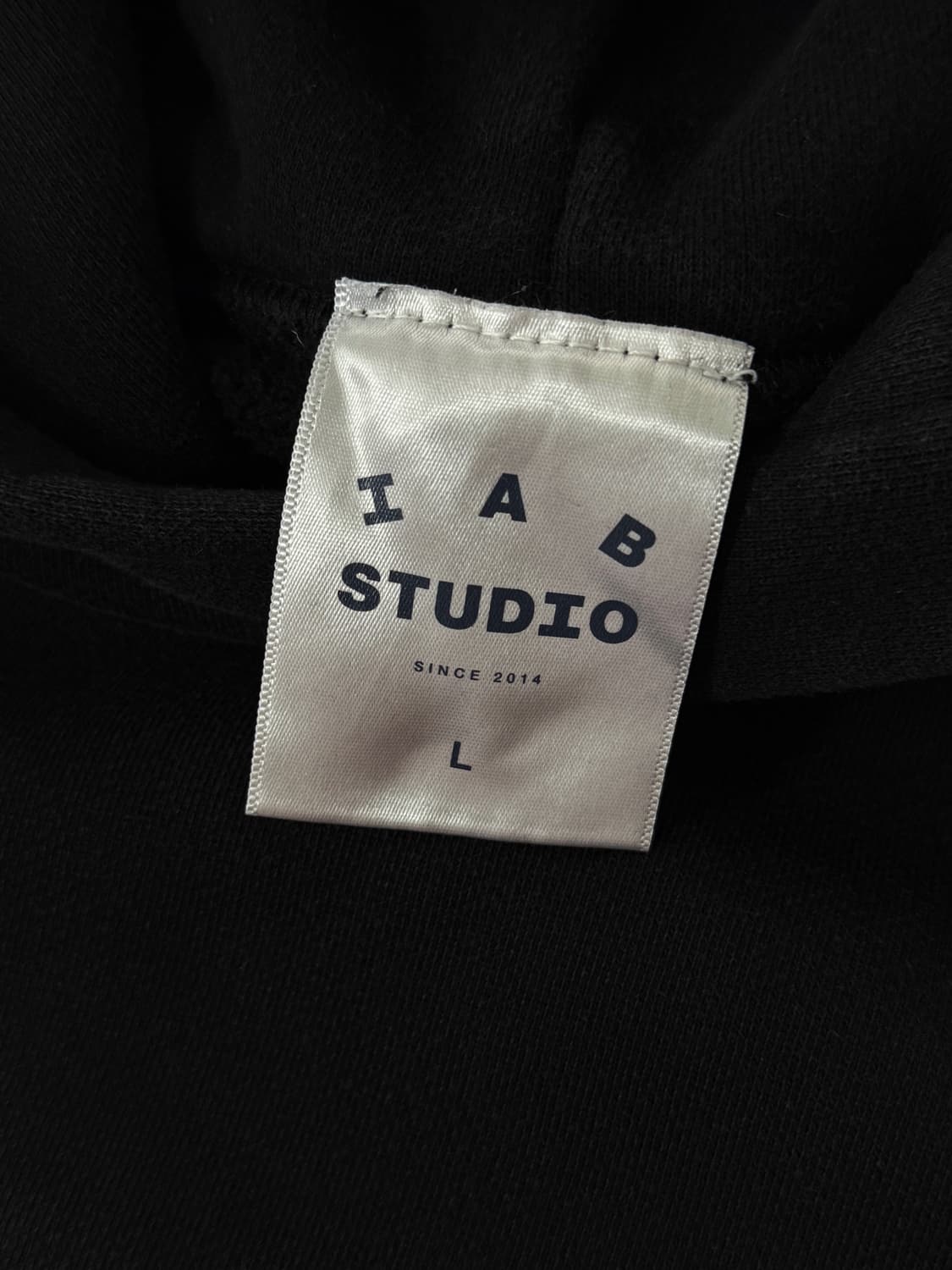 아이앱스튜디오 루즈핏 빅로고 블랙 스웻 후드 상품이미지6