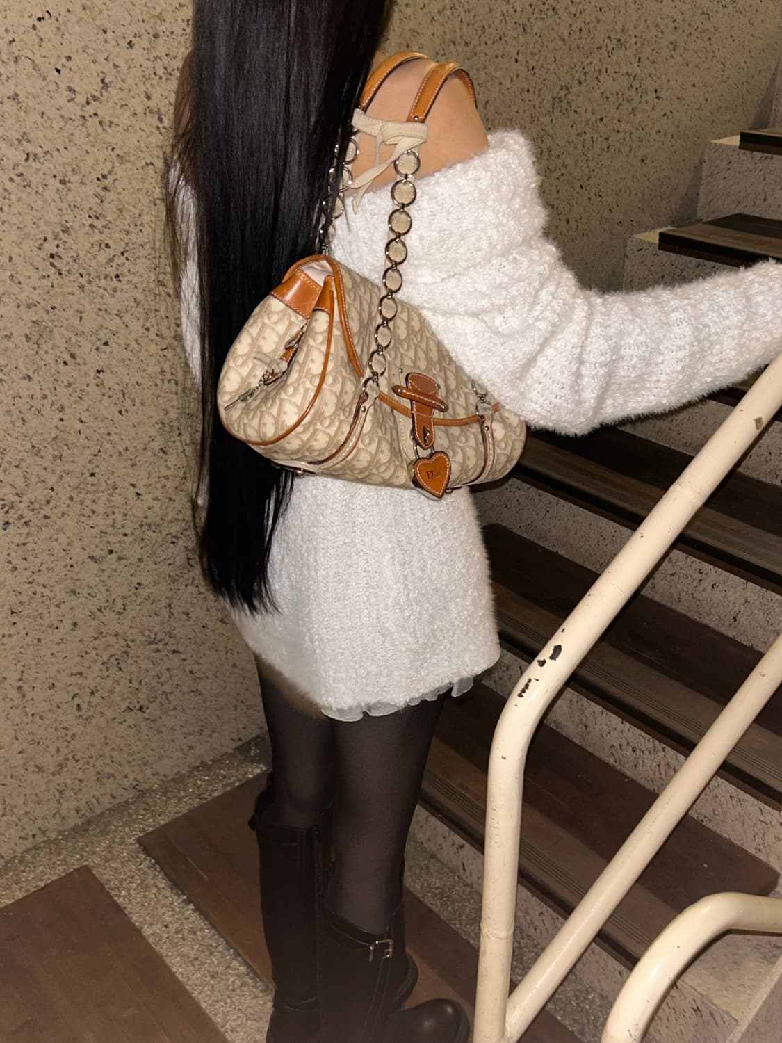 디올 로맨틱 트로터 하트 참 숄더백 상품이미지4